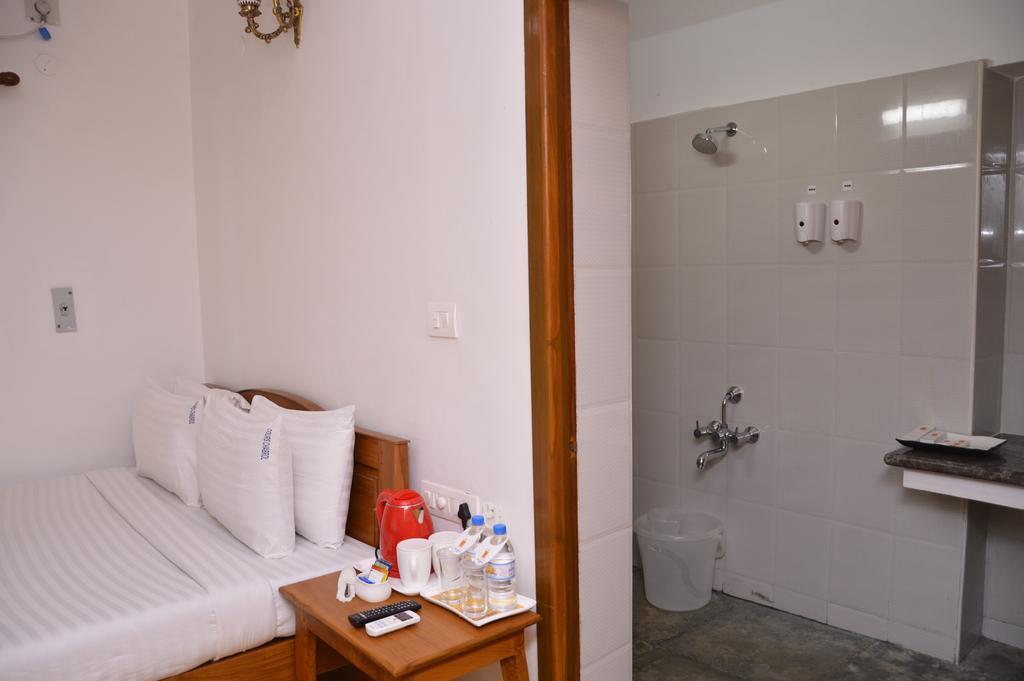 Hotel Cours Chabrol Pondicherry Habitación foto
