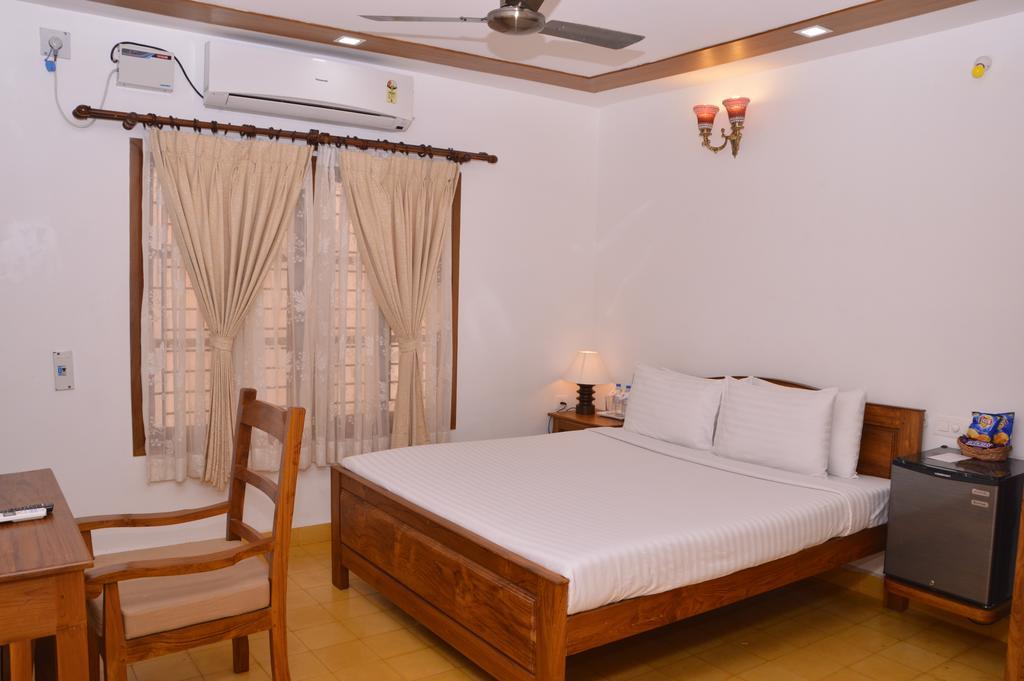 Hotel Cours Chabrol Pondicherry Habitación foto