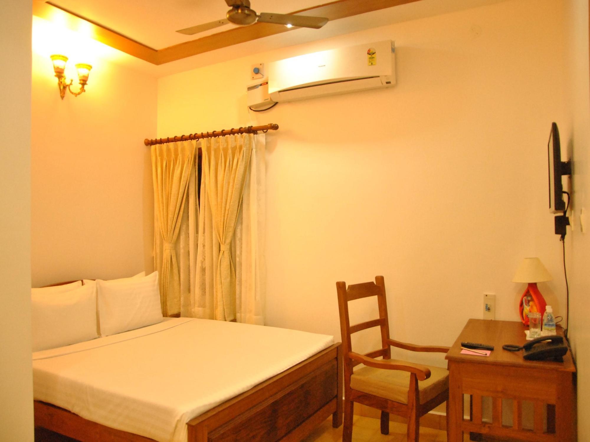 Hotel Cours Chabrol Pondicherry Exterior foto