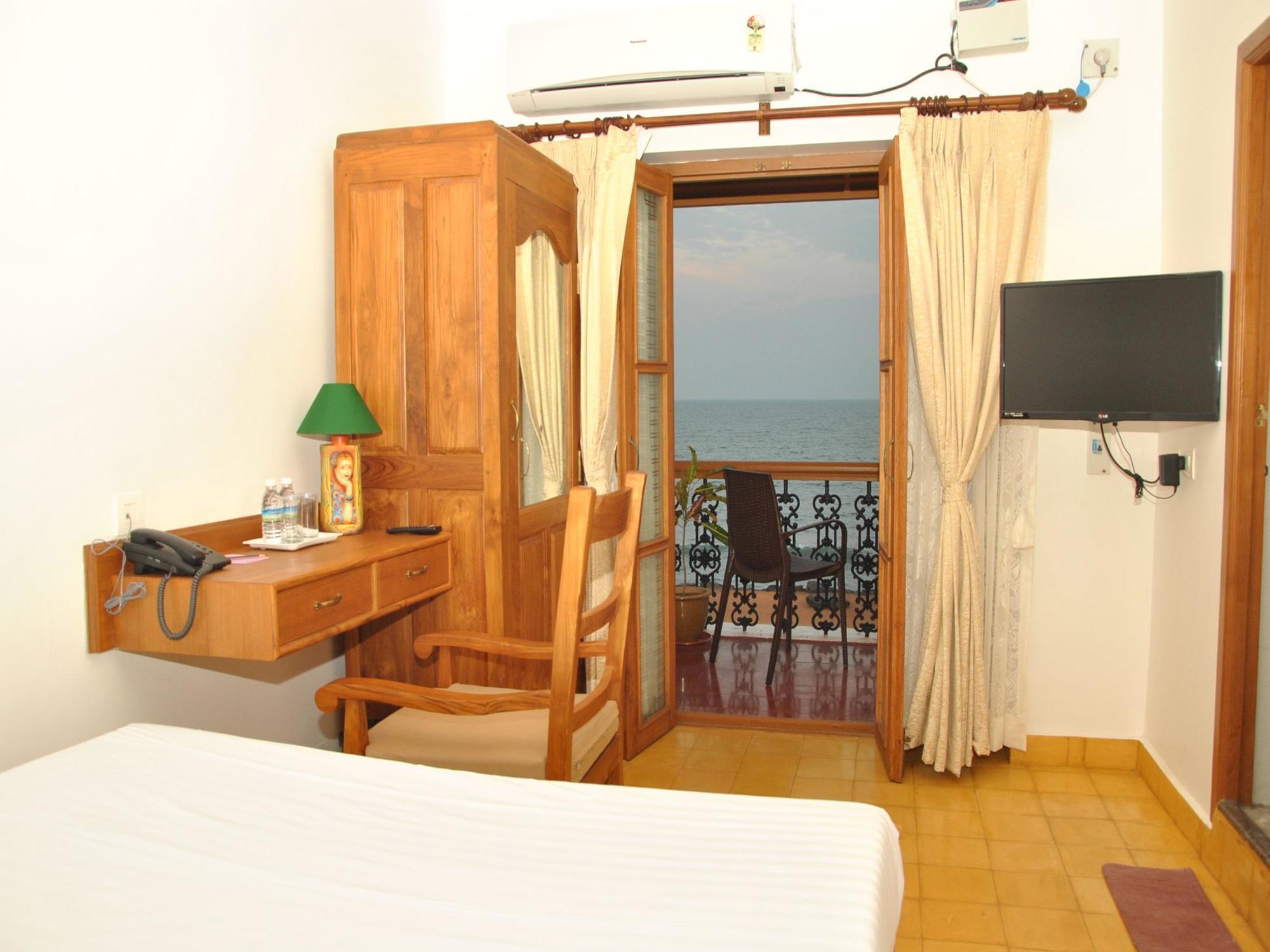 Hotel Cours Chabrol Pondicherry Exterior foto