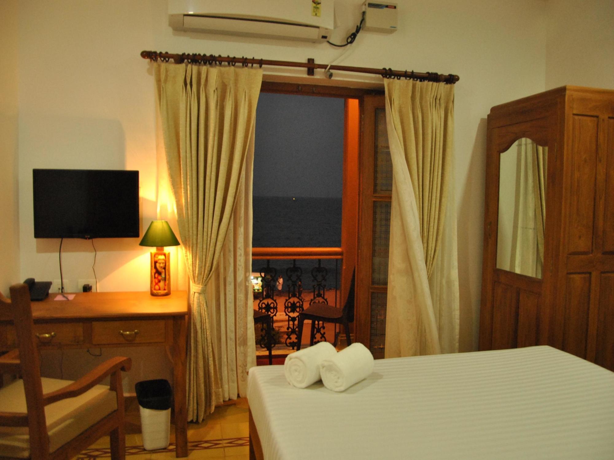 Hotel Cours Chabrol Pondicherry Exterior foto