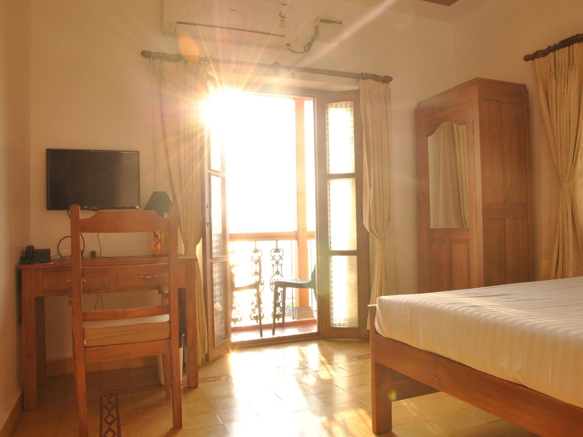 Hotel Cours Chabrol Pondicherry Exterior foto